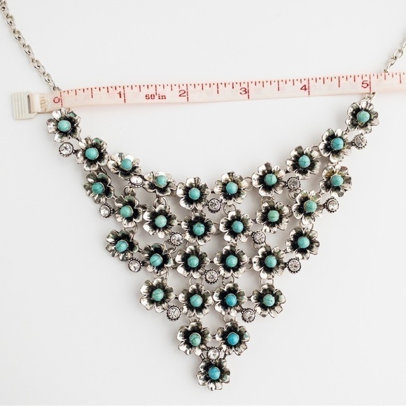 Green Dyed Howlite Stone Pendant Bib Necklace Floral Ornate Design Silver Tone - Picture 12 of 13